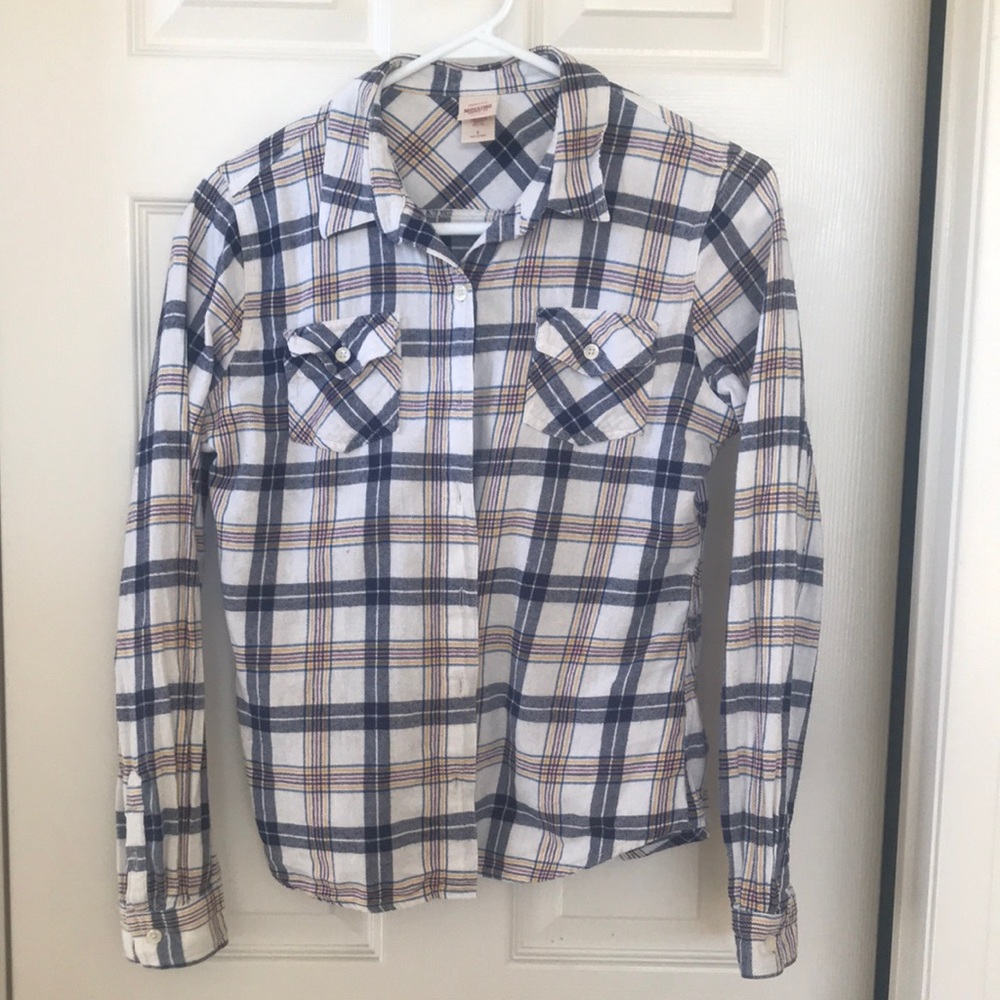 Flannel long sleeve button down shirt